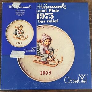 Goebel Hummel 1975 Plate with Child on Sled